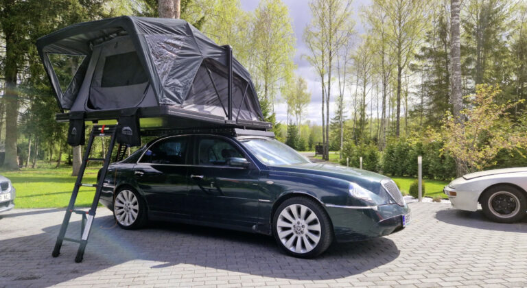 Insolite : Quand une Lancia Thesis sauvée de la casse devient un étonnant camping-car !