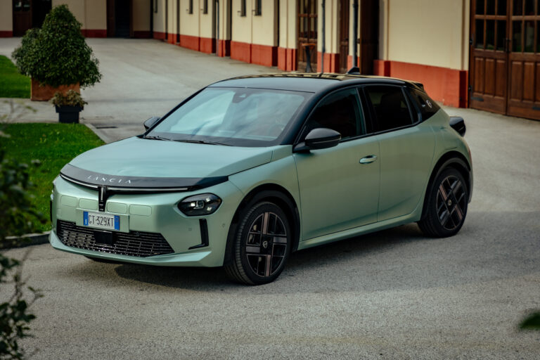 Leasing social 2026 : Le premium italien à portée de main avec la Lancia Ypsilon LX à 195 € / mois !