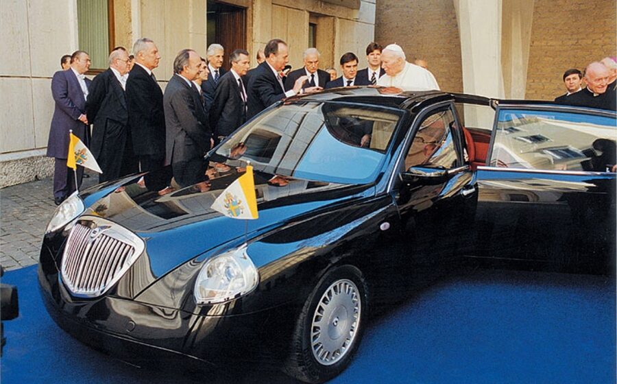 Histoire & Prestige : La Lancia Thesis Giubileo, le sanctuaire roulant du pape Jean-Paul II