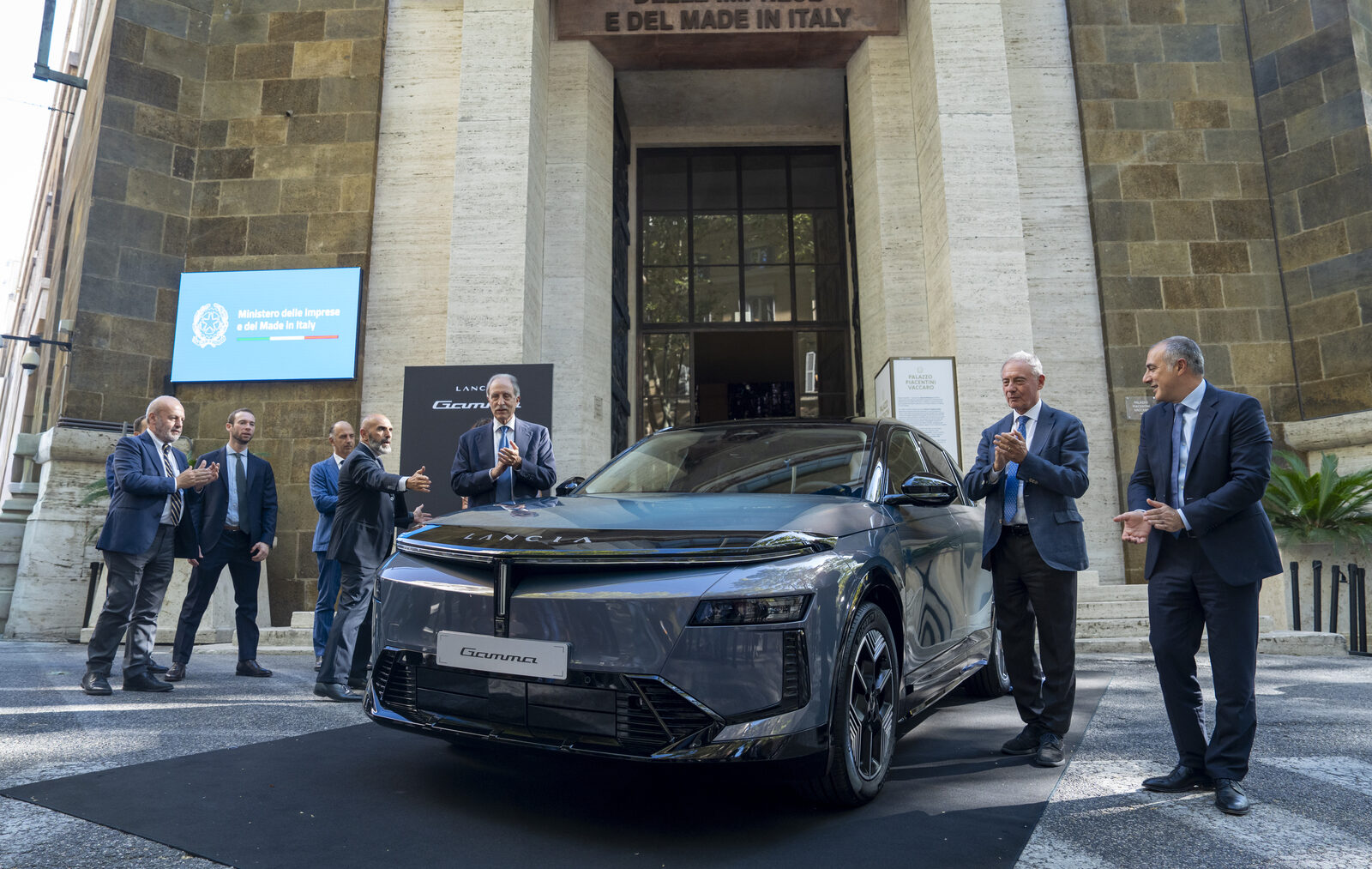 Nouvelle Lancia Gamma présentée au MIMIT : Le grand crossover italien prend forme à Melfi