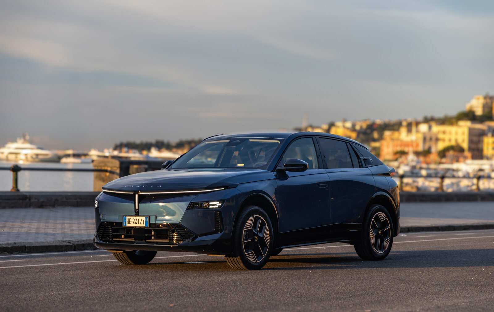Essai Nouvelle Lancia Gamma : grand tourisme à l’italienne, de Pompéi à la scène d&rsquo;EDIT Napoli
