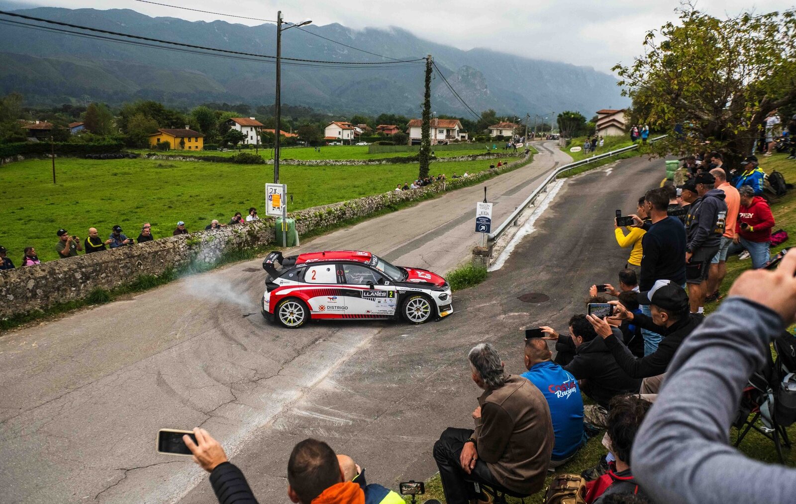 Rallye Villa de Llanes 2026 : Diego Ruiloba mène sur l&rsquo;asphalte pour la première fois avec la Lancia Ypsilon Rally2 HF Integrale