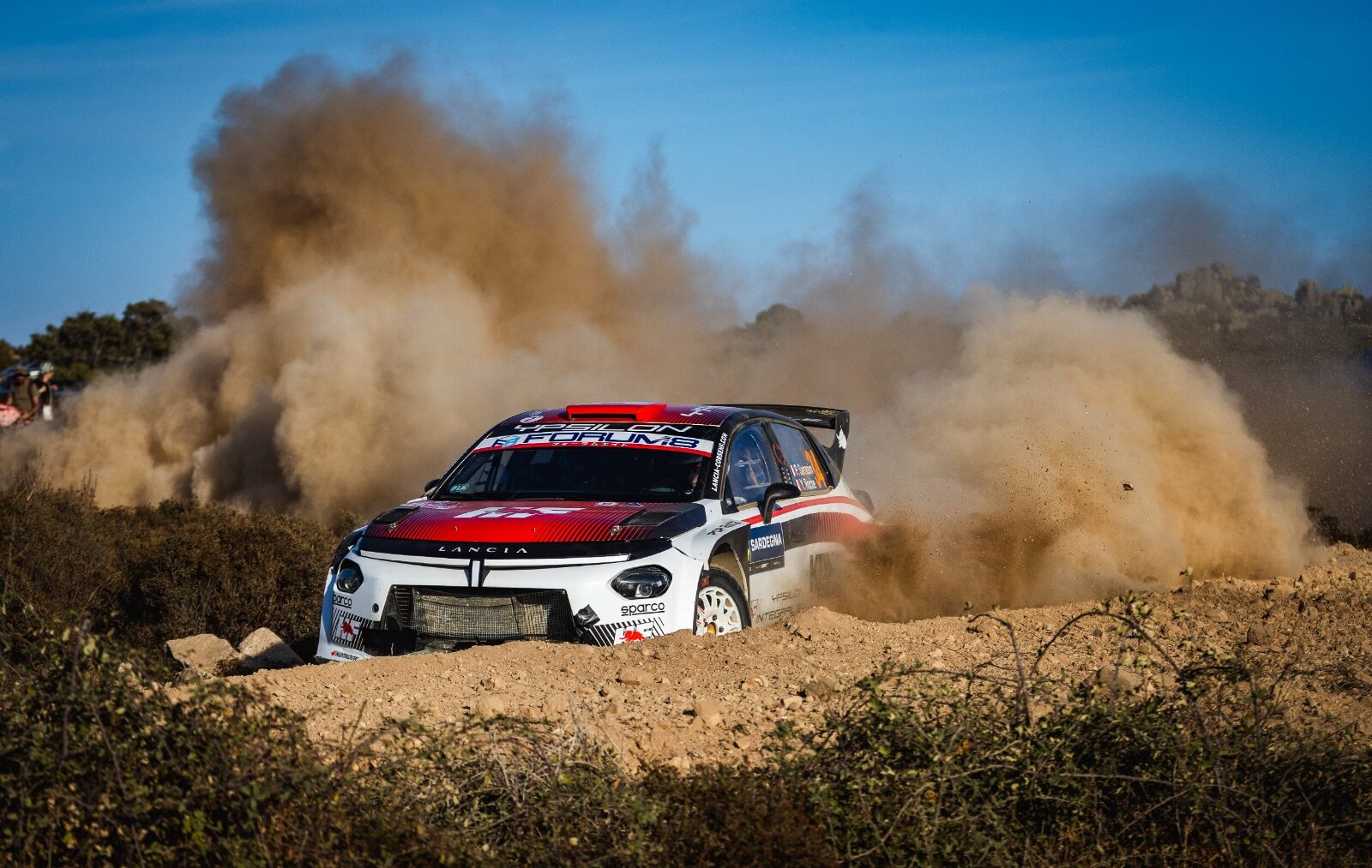 WRC2 2026 : Fin de saison piégeuse en Sardaigne mais étincelles prometteuses pour Pablo Sarrazin et Lancia Corse HF